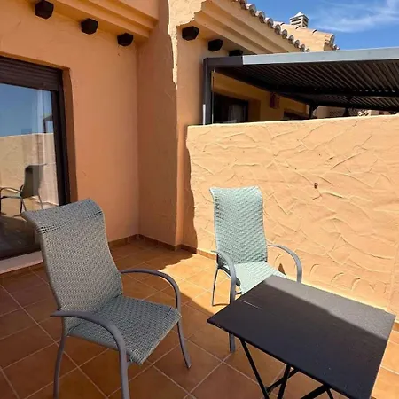 Tranquil Hideaway With Sun-drenched Ample Terrace Apartment *