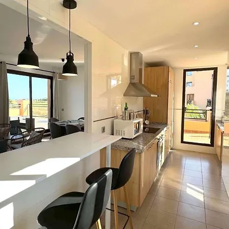 Tranquil Hideaway With Sun-drenched Ample Terrace *